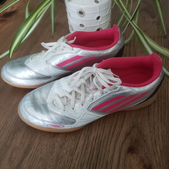 indoor soccer shoes size 7.5